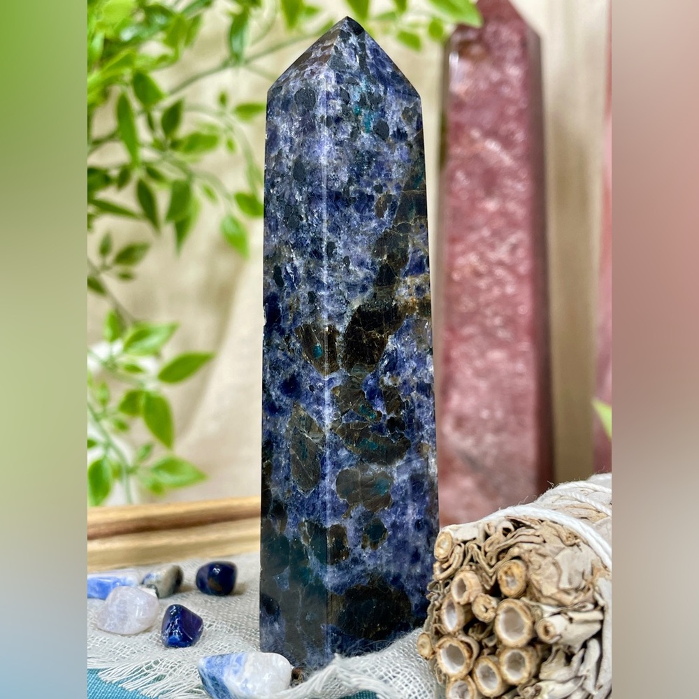 1608 Iolite Crystal Tower - Picture 5 of 10